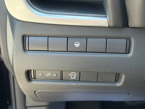 Used 2023 Nissan Rogue SV AWD/4WD image 25