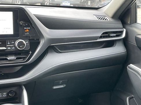 Used 2025 Toyota Highlander XSE image 38