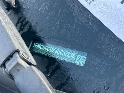 Used 2018 Ford Escape SE image 3