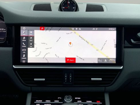 Used 2021 Porsche Cayenne AWD/4WD image 6