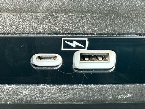 Used 2023 Chrysler Pacifica Touring-L FWD image 12