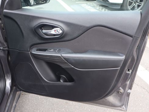 Used 2015 Jeep Cherokee Latitude w/ Cold Weather Group image 35