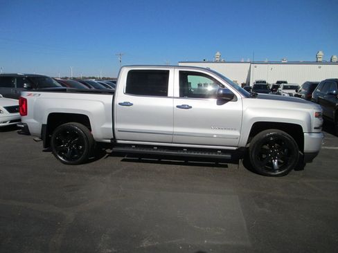 Used 2017 Chevrolet Silverado 1500 LTZ Z71 w/ LTZ Plus Package image 2