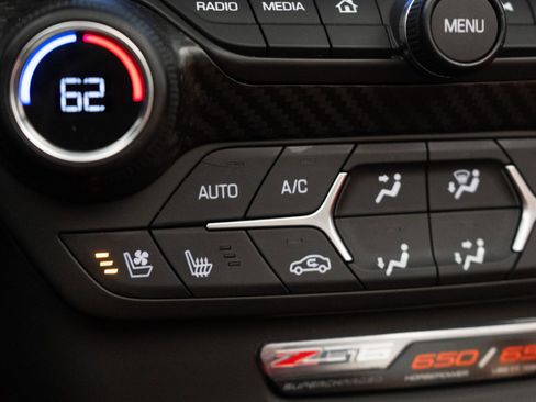 Used 2015 Chevrolet Corvette Z06 w/ 3LZ Preferred Equipment Group image 16