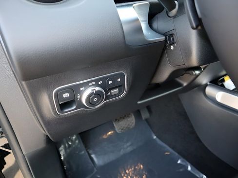 New 2026 Mercedes-Benz GLB 250 4MATIC image 35