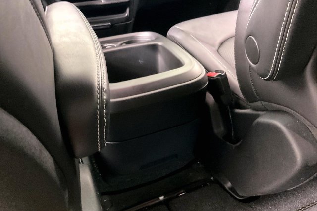Used 2026 Chrysler Pacifica Select FWD image 8