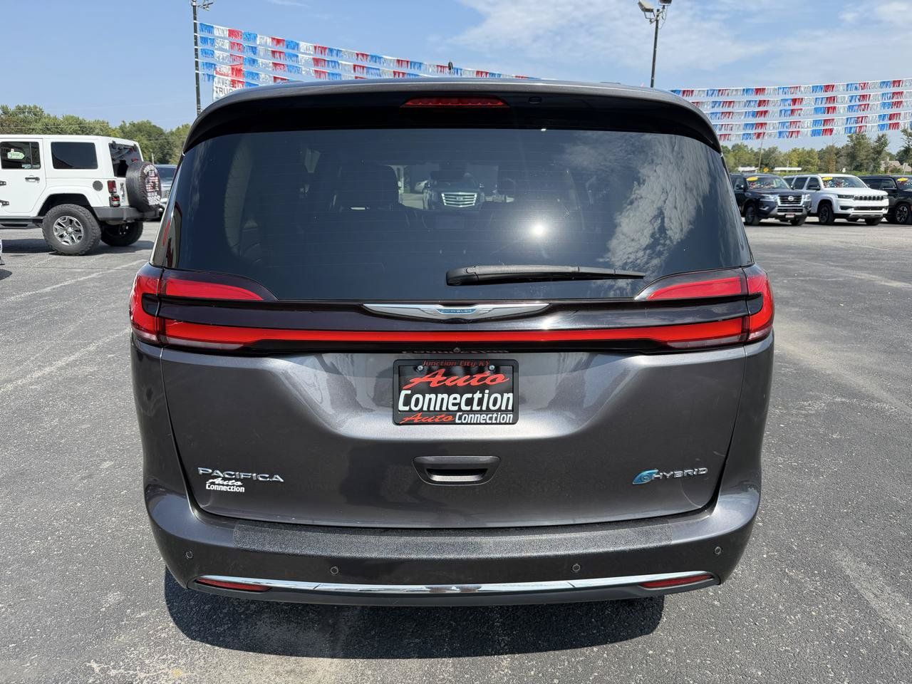 Used 2021 Chrysler Pacifica Touring-L FWD image 5