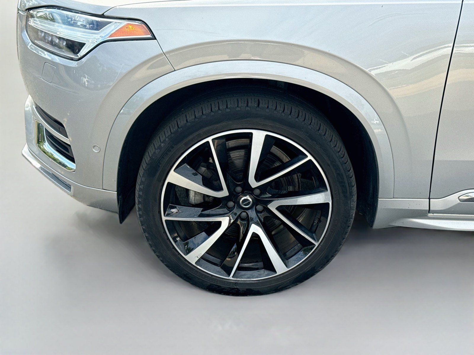 Used 2023 Volvo XC90 B6 Plus AWD/4WD image 31