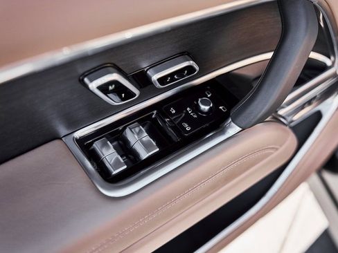 Used 2025 Land Rover Range Rover Long Wheelbase SE image 31