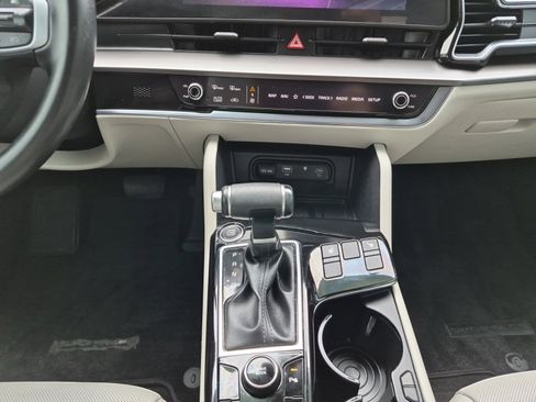Used 2025 Kia Sportage EX FWD image 21
