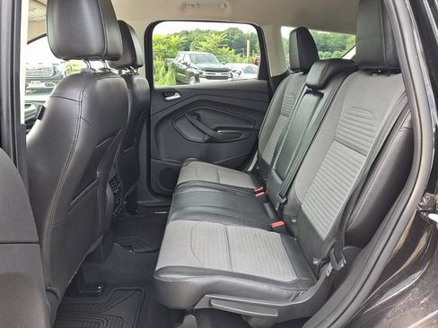 Used 2017 Ford Escape SE w/ SE Sport Appearance Package AWD/4WD image 18