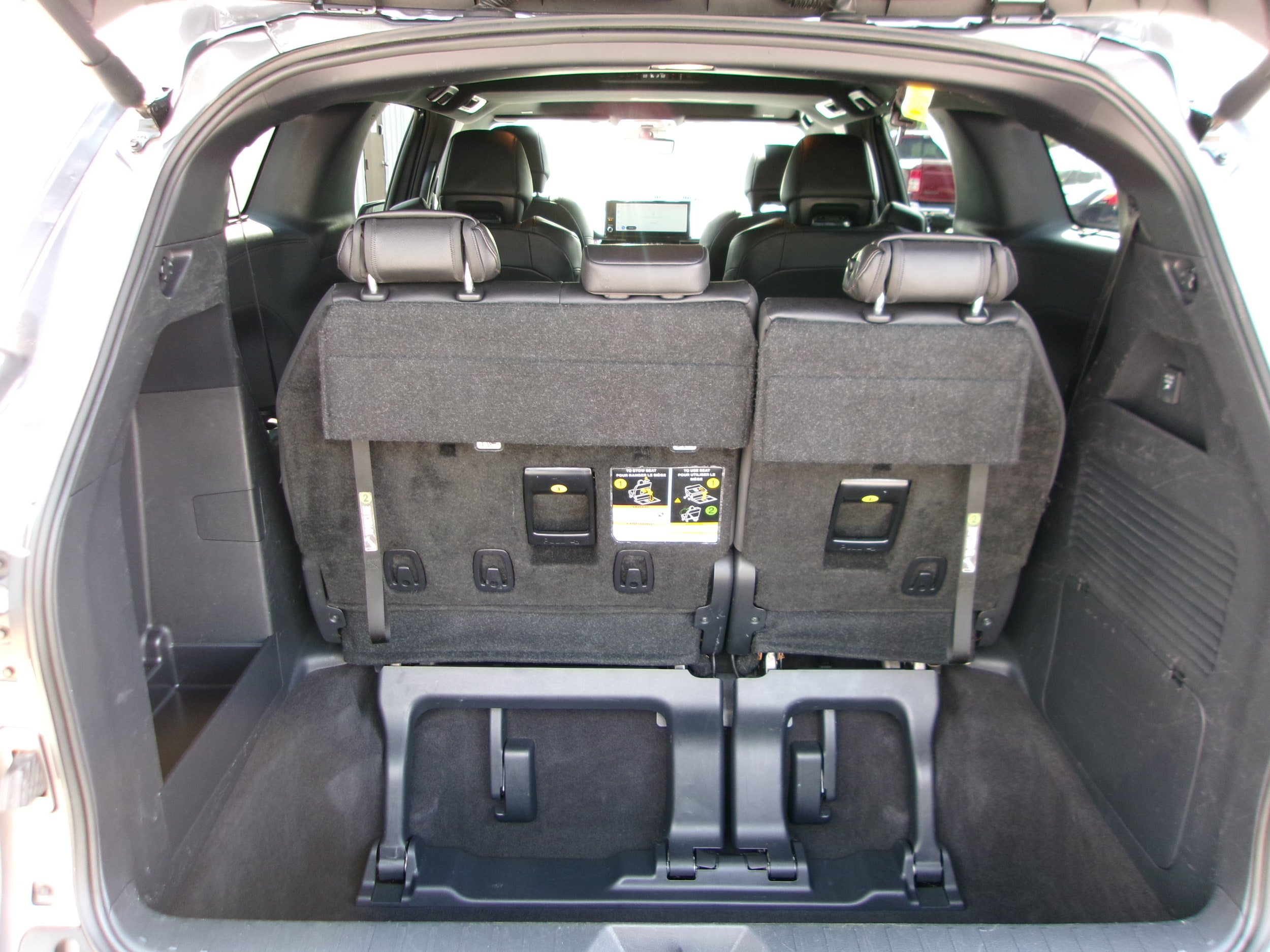 Used 2025 Toyota Sienna Limited AWD/4WD image 14