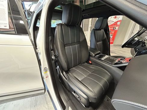 Used 2018 Land Rover Range Rover Velar R-Dynamic SE AWD/4WD image 4