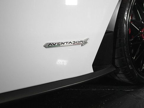 Used 2017 Lamborghini Aventador S image 9