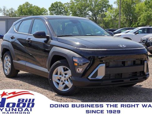 New 2026 Hyundai Kona SE image 1