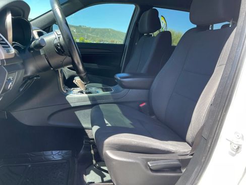 Used 2017 Jeep Grand Cherokee Laredo RWD image 15