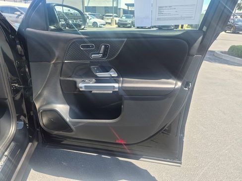 Used 2025 Mercedes-Benz GLB 250 4MATIC image 25