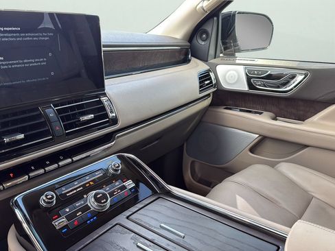 Certified 2024 Lincoln Navigator Reserve AWD/4WD image 19