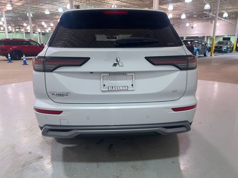New 2025 Mitsubishi Outlander SE image 4