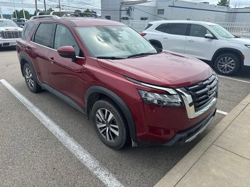 Used 2023 Nissan Pathfinder SL AWD/4WD image 2