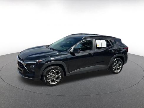Used 2025 Chevrolet Trax LT w/ LT Convenience Package FWD image 7