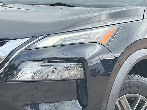 Used 2023 Nissan Rogue S image 4