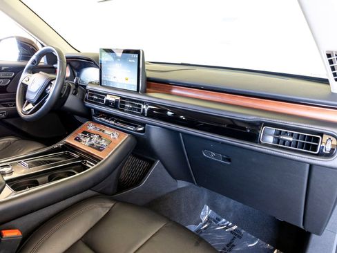 Used 2023 Lincoln Aviator Reserve w/ Class IV Trailer Tow Package RWD image 28