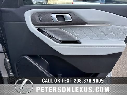 Used 2025 Ford Explorer Platinum w/ Ultimate Package image 11