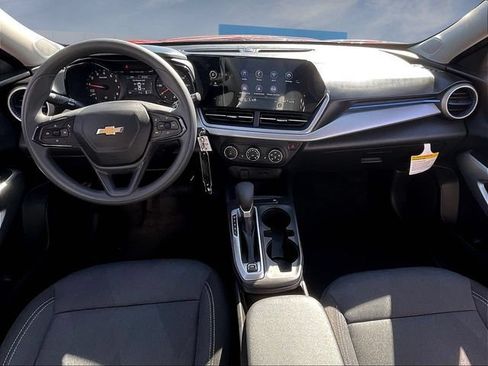 New 2026 Chevrolet Trax LS w/ LS Convenience Package FWD image 5