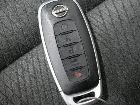 Used 2025 Nissan Rogue SV AWD/4WD image 28