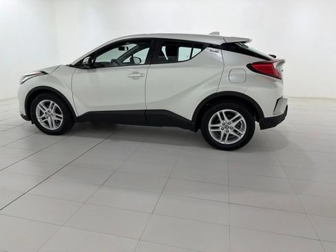 Used 2021 Toyota C-HR LE FWD image 2