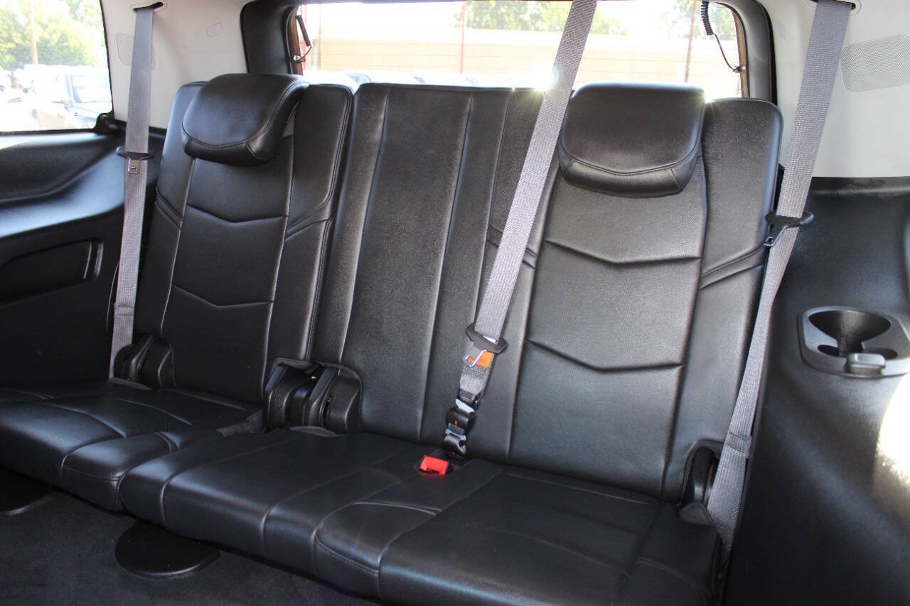 Used 2017 Cadillac Escalade Premium Luxury RWD image 16