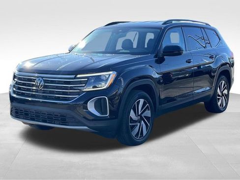 Used 2025 Volkswagen Atlas SE image 3