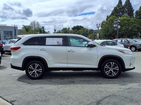 Used 2019 Toyota Highlander LE w/ Carpet Mat Package (TMS) image 5