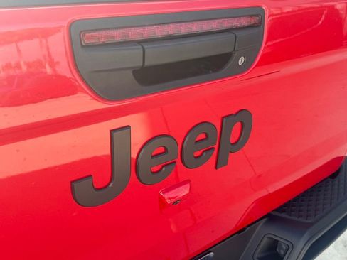 Certified 2025 Jeep Gladiator Sport image 34