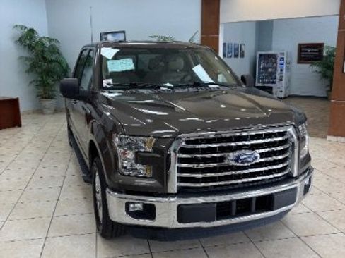 Used 2016 Ford F150 XLT w/ Equipment Group 302A Luxury image 4