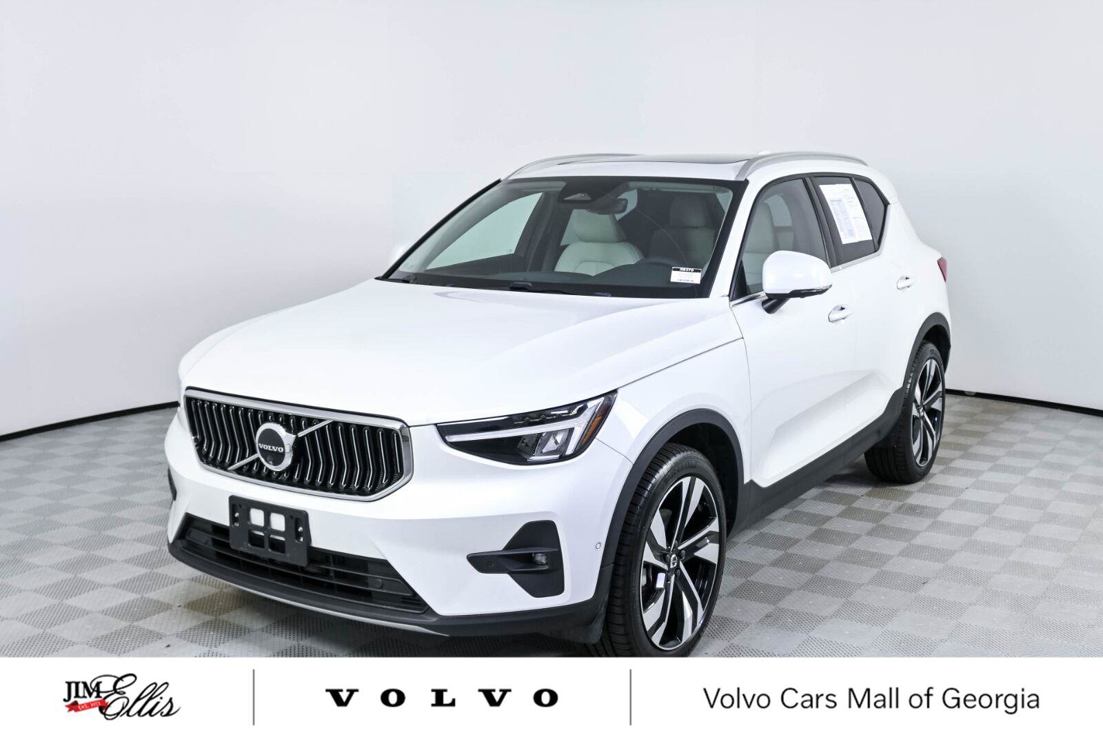 Used 2024 Volvo XC40 B5 Plus w/ Protection Package Premier AWD/4WD image 1