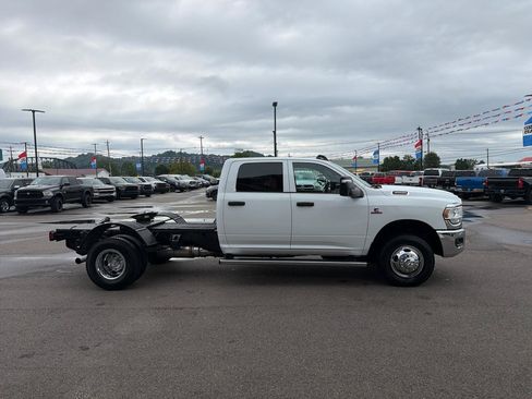 Used 2024 RAM 3500 Tradesman w/ Chrome Appearance Group AWD/4WD image 23