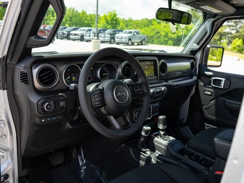 Used 2023 Jeep Wrangler Unlimited w/ Convenience Group AWD/4WD image 13