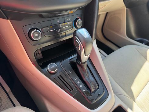 Used 2016 Ford Focus SE image 19