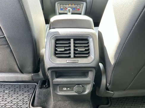 Used 2022 Volkswagen Tiguan SE image 14