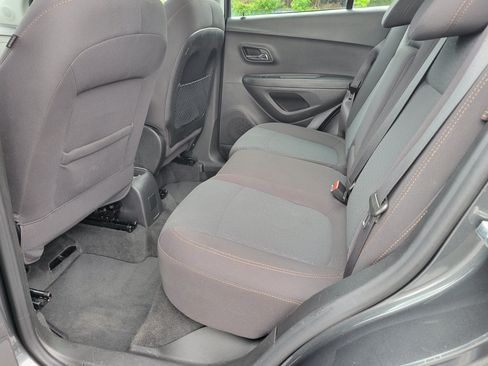 Used 2019 Chevrolet Trax LS FWD image 28