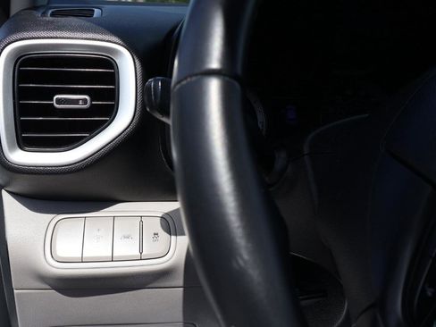 Used 2022 Hyundai Venue SEL FWD image 10
