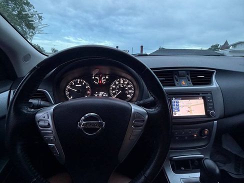 Used 2013 Nissan Sentra SR w/ Premium Pkg FWD image 23