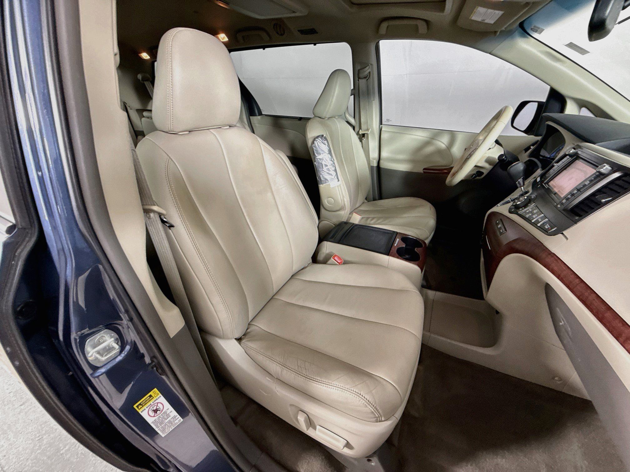 Used 2014 Toyota Sienna XLE w/ XLE Premium Package FWD image 38