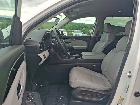 Used 2025 Honda Pilot EX-L image 14