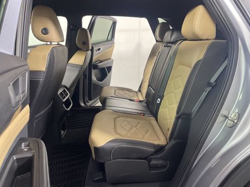 Certified 2024 Volkswagen Atlas Cross Sport SE AWD/4WD image 19