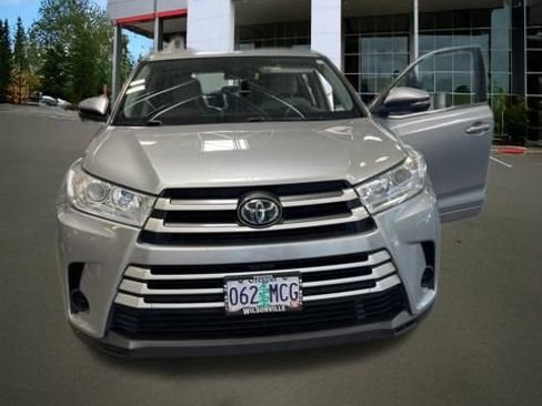 Used 2017 Toyota Highlander LE FWD image 15