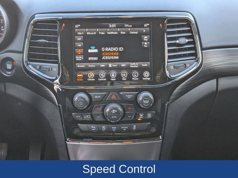 Used 2022 Jeep Grand Cherokee Laredo X image 19