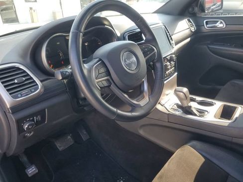 Used 2019 Jeep Grand Cherokee Altitude AWD/4WD image 15